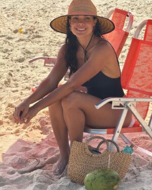 Michelle Martins Instagram - Aberta a temporada verão ☀️🏝️ 
#cariocando