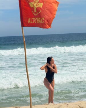 Michelle Martins Instagram - Aberta a temporada verão ☀️🏝️ 
#cariocando
