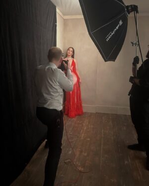 Michelle Monaghan Instagram - Painted the town red last night! ❤️It was an honor to present at my very first #Baftas and a pleasure to witness so much talent in one room. Congratulations to all the nominees, honorees and @bafta winners. 🙌

GLAM @gucci @karlawelchstylist
Makeup @wendyrowe
Hair @earlsimms2
Diamonds @nourbyjahan 💎