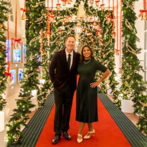 Mika Kleinschmidt Instagram - Your 2024 White House Christmas hosts have arrived! 

In this year's special, Brian and Mika Kleinschmidt of #100DayDreamHome will tour the historic property (with the First Lady!) while sharing how the theme—“A Season of Peace and Light”—is reflected in each room. Walk alongside them on Dec 15 at 6 pm ET on HGTV 🎄🎁❄️ 

Head to the 🔗 in our bio and click on this photo to read more about #WhiteHouseChristmas 😘