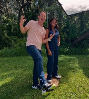 Mika Kleinschmidt Instagram - We are KICKING IT up a notch for Season Six…💪🏼💯💪🏾

#100DayDreamHome #HGTV