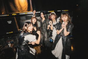 Miku Kobato Instagram - 思い出投稿....🕊♡
2024.11.26
ZEPP TOUR 2024
ZEPP HANEDA day2

会場満員のご主人様お嬢様とすごした
ツアファイ。
今年最後のお給仕でしたっぽ。
とにかく楽しくてあつくて最高な夜でしたっぽ🕊

みんなで沢山叫んで、笑って、うたって、暴れて、、、
BAND-MAID最高！！ってなったっぽ？
なったでしょっぽ？？🕊
ギターソロも頑張りましたっぽ！

来年はもっともーっっとパワーアップして
沢山お給仕で跳びたいと思いますっぽ！

2024年ご帰宅してくれて
一緒に遊んでくださったご主人様、お嬢様に
心から感謝を。
ありがとうございましたっぽ。

さぁ！お給仕はまた来年！！
ご帰宅おまちしておりますっぽ〜🕊

#bandmaid #お給仕 #年末 #振り返り
#memory #ライブ