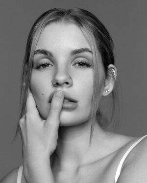 Mila Amour Instagram - by @monsieurjinggle //