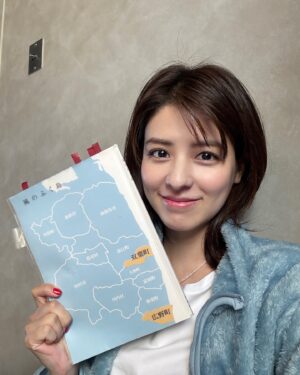 Mina Fujii Instagram - .
テレビ東京 ドラマ25「風のふく島」
＜第2話＞にて、主人公の妻・千夏役で出演しています。素敵なメッセージが込められたストーリーなので、ぜひ見てくださいね。サイコーのチームでした！そして、母、やってます🤭
1月17日（金）24:52［テレ東］
1月20日（月）24:00［BSテレ東］

TV 도쿄 드라마25 “바람이 불는 섬“ 제 2부에서 주인공의 와이프 역할으로 출연했습니다. 메세지가 담겨져 있는 스토리에요. 꼭 봐주세요~~🤭

1월17일（금）24:52［TV 도쿄]
1원20일（월）24:00［BSTV도쿄］

#風のふく島
#テレ東
#ドラマ25
#見てね