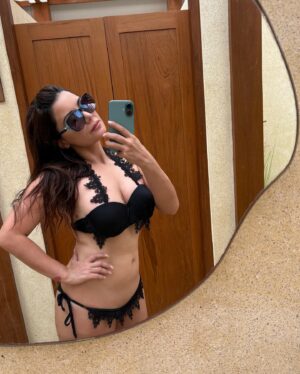 Minissha Lamba Instagram - I listened to you. The #teal #iphone is what I got. Blue water beaches, breakfast meals, honey brown tanned hands, mirror selfies, bikini’s pulled out from the back of my cupboard, some live music and major missings of Chloe and Zoey. Also, I’m Loving my Curves! This is for that one monkey who keeps telling me to lose weight! 🐣