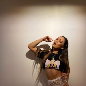 Minnie Scarlet Instagram - i like my bitches like i like my lighting

moody 💕