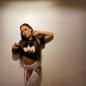 Minnie Scarlet Instagram - i like my bitches like i like my lighting

moody 💕