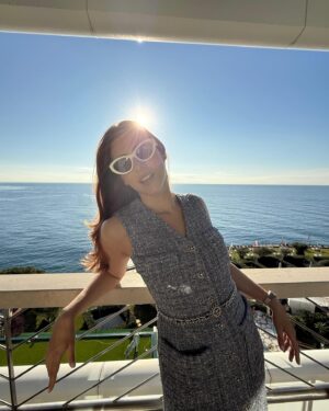 Miriam Leone Instagram - Quanto è bello il sole che splende e splende e basta!
Che bella energia, che bei messaggi che mi avete mandato, anche amici che non sentivo da tantissimo tempo… in questi quasi 17 anni di carriera ho costruito tante cose stupende, ma la più stupenderrima  è il mio team, che ringrazio di cuore ❤️ 
Grazie per la vostra ricerca, eleganza,educazione, emozione, vicinanza, professionalità, gusto … ✨❤️✨
#accussì
#bestteam
#love
📸 @davidediodovich_personal