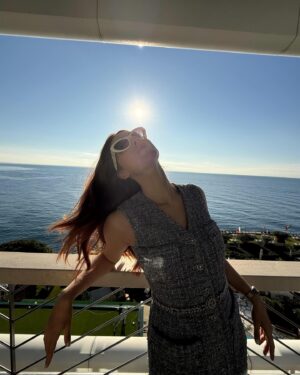 Miriam Leone Instagram - Quanto è bello il sole che splende e splende e basta!
Che bella energia, che bei messaggi che mi avete mandato, anche amici che non sentivo da tantissimo tempo… in questi quasi 17 anni di carriera ho costruito tante cose stupende, ma la più stupenderrima  è il mio team, che ringrazio di cuore ❤️ 
Grazie per la vostra ricerca, eleganza,educazione, emozione, vicinanza, professionalità, gusto … ✨❤️✨
#accussì
#bestteam
#love
📸 @davidediodovich_personal