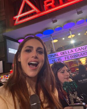 Miriam Leone Instagram - Quanto è bello il sole che splende e splende e basta!
Che bella energia, che bei messaggi che mi avete mandato, anche amici che non sentivo da tantissimo tempo… in questi quasi 17 anni di carriera ho costruito tante cose stupende, ma la più stupenderrima  è il mio team, che ringrazio di cuore ❤️ 
Grazie per la vostra ricerca, eleganza,educazione, emozione, vicinanza, professionalità, gusto … ✨❤️✨
#accussì
#bestteam
#love
📸 @davidediodovich_personal