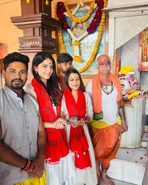 Misha Narang Instagram - जय श्री महाकाल 🙏
.
.

@sarga_mmm @shanayasharma.official @nanditadaga