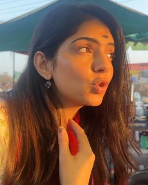 Misha Narang Instagram - जय श्री महाकाल 🙏
.
.

@sarga_mmm @shanayasharma.official @nanditadaga