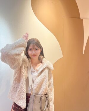 Mizuki Fukumura Instagram - 我らの推しが高級スイーツになったと聞いて表参道へ🦁🐰

ライオンくん売り切れてたけど椅子には座れた‪ ·͜·⟡

#たべっ子どうぶつ
#たべっ子どうぶつMEETS
#岡村ほまれ ちゃん #モーニング娘25
#譜久村聖