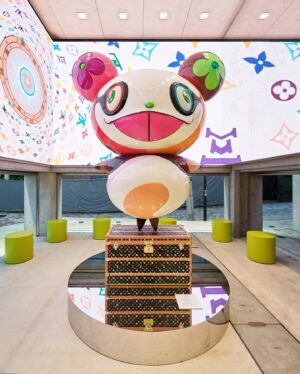 Moeka Hoshi Instagram - 昨日、ルイ･ヴィトンと村上隆さんによる
｢LOUIS VUITTON × MURAKAMI｣コレクションの発売を記念したポップアップストアにお邪魔してきました！

2025年1月2日（木）から26日（日）まで原宿にオープンしています！

私はヘアピンをゲットしました〜🌟💖
そして巨大ガチャもしましたー😂

#LVxMurakami
#LouisVuitton
#LVFashion
#InvitedbyLouisVuitton
