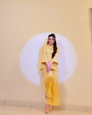 Momina Iqbal Instagram - @theslaywear ☀️