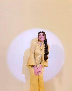 Momina Iqbal Instagram - @theslaywear ☀️