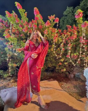 Momina Iqbal Instagram - ♥️

@farazrehmanofficial