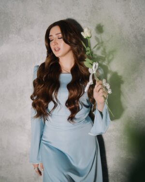 Momina Iqbal Instagram - To the women I was, I love you ♥️
To the women I am, I’m proud of you 😇
To the women I’ll be, I’m excited for you 🫶🏻🔥

Photography @iam3h 
Styling @haseebkhan_4540 
Makeup @k_studio_17 
Wardrobe @thenfofficial