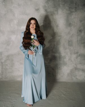 Momina Iqbal Instagram - To the women I was, I love you ♥️
To the women I am, I’m proud of you 😇
To the women I’ll be, I’m excited for you 🫶🏻🔥

Photography @iam3h 
Styling @haseebkhan_4540 
Makeup @k_studio_17 
Wardrobe @thenfofficial