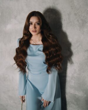 Momina Iqbal Instagram - To the women I was, I love you ♥️
To the women I am, I’m proud of you 😇
To the women I’ll be, I’m excited for you 🫶🏻🔥

Photography @iam3h 
Styling @haseebkhan_4540 
Makeup @k_studio_17 
Wardrobe @thenfofficial