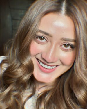 Momina Iqbal Instagram - Who? Me.