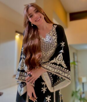 Momina Iqbal Instagram - @ammara_n_ 🖤