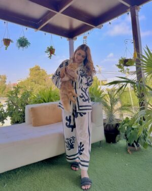 Momina Iqbal Instagram - My Coco♥️🐼

#happysundayeveryone