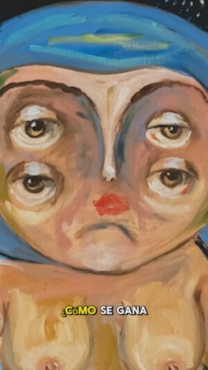 Mon Laferte Instagram - ¿Cómo se gana una el derecho de llamarse artista? 
¿Naces, te haces, lo compras?
Yo no fui a la universidad y no tengo título de artista ni de catedrática ni de ná, pero la necesidad te enseña a ser mas creativa, arreglártelas y a no pedir permiso
¿se imaginan hubiera pedido permiso? Yo estaría muerta.

Fui violada a los 7 años, a los 11 empecé a tomar, fumar cigarro y consumir marihuana, probé la pasta base a los 13, estudié en la D.320, almorzaba en la escuela  y solo llegué a octavo básico. 
Empecé a trabajar a los 13 años y desde esa edad hasta los 18 fui abusada por un tipo 20 años mayor que yo, quien me vendía como mi manager; él se quedaba con la mitad de la plata. Durante ese tiempo canté en la calle, en bares, en las micros, en circos.

A los 17 vivía sola con mi abuela, me tocó cuidarla después de un derrame cerebral que la dejó postrada, yo  en las noches salía a cantar y con eso compraba pañales pa ella y a veces uno que otro vestido de la ropa usada pa cantar, aprendí a hacer maravillas cosiendo a mano.

A los 18 encontré una oportunidad en la tele, eso para mí fue la salvación de mi vida, ganaba 30 lukas a la semana, después empecé a tener pitutos y con eso ayudaba a mi familia. Durante los 5 años que estuve en la tele fui acosada por un productor musical, me besaron a la fuerza varias veces y me trataron de puta sin talento, me la creí y aguanté por necesidad, pero finalmente tuve el valor y me fui.

Con 23 años y 4 palos que había juntado me fui a México, sin pitutos, sola con ganas de salir adelante. Cuando llegué a Mexico me tocaron los años más difíciles del crimen organizado, salí escapando un par de veces de algún antro en Veracruz, canté covers en bares durante 8 años. Ganaba 300 lukas al mes. Con eso a veces le podía mandar plata a mi familia en Chile.