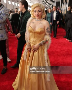 Mon Laferte Instagram - Felicidades a todxs los ganadores y nominados, estoy feliz de estar aquí en @recordingacademy 
Tenía un discurso preparado por si acaso, aquí se los dejo. 

Autopoiética es un álbum que no se conforma con un solo género, sino que mezcla un montón de mundos musicales, porque mi intención es celebrar la diversidad musical, desde la Ópera de Bellini, hasta la cumbia rebajada, esa mezcla nos acerca a entender algo más grande: celebrar la diversidad cultural, esto significa celebrar la diversidad humana con todos los colores del arcoíris. Muchos de los que estamos aquí venimos de historias distintas, pero compartimos el mismo impulso de transformar la pasión, la locura y el dolor en arte. Y eso hoy es resiliencia. 

Muchas gracias a la Academia por nutrir con música, especialmente para mi como latina en un momento difícil para ser latino en este hermoso país. 
La música derriba los muros 
Que viva entonces la música!