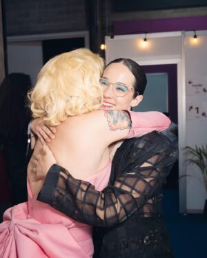 Mon Laferte Instagram - Ayer en los tik tok awards 🥰 cumplí mi sueño/fantasía Marylin/Madonna, cantando P0rnocracia 🥰 
Fotos de @mayraortizph 🥰🥰❤️💔