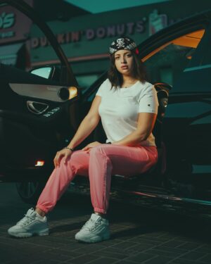Mona Farouk Instagram - ميعرفوش حجم الصعوبات والضغط اللي بتمر بيه في شغلك 
‎وشغلك مش فارقه معاه ظروف حياتك وبيتك 
‎صحابك القدام مش هيفهموا حجم المسئوليات الجديدة اللي بقت فوق كتافك
‎وصحابك الجداد ميعرفوش كم الخذلان والصعوبات اللي شوفتها في حياتك 
‎وشريك حياتك منتظر دايما الحب والدعم منك 
‎بأختصار محدش هيحس بيك ويقويك ويطبطب عليك زي نفسك 💪🏻
‎فخليك رحيم بيها وكفاية تظلمها وتيجي عليها
‎والجأ للي خلقك ورحيم بيك هو اعلم بحالك وارحم بيك من اي حد 🤍🙏🏻