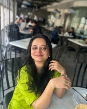 Monika Dabade Instagram - माझी Pregnancy Journey कशी चालु आहे ??? 🤔
ह्या गाण्यातल्या शब्दांवरून नक्की कळेल !!! 🤷🏻‍♀️🤰🤦🏻‍♀️😇
#8monthsofpregnancy 
.
.
#picoftheday #instagram #instagood #instamood #instalike #instalove #instadaily #monikadabade