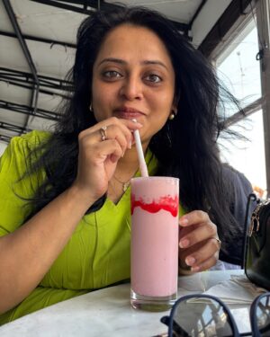 Monika Dabade Instagram - माझी Pregnancy Journey कशी चालु आहे ??? 🤔
ह्या गाण्यातल्या शब्दांवरून नक्की कळेल !!! 🤷🏻‍♀️🤰🤦🏻‍♀️😇
#8monthsofpregnancy 
.
.
#picoftheday #instagram #instagood #instamood #instalike #instalove #instadaily #monikadabade