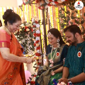 Monika Dabade Instagram - स्टार प्रवाहवरील ठरलं तर मग मालिकेतील अस्मिता म्हणजेच अभिनेत्री मोनिकाचं सेटवर पार पडलं डोहाळे जेवण अभिनेत्रींचा सुंदर डान्स 😍
#monikadabade #tharlatarmag #dohalejewan #starpravah #juigadkari #suchitrabandekar #itsmajja