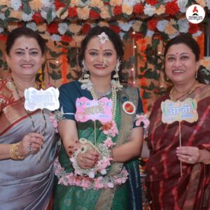 Monika Dabade Instagram - स्टार प्रवाहवरील ठरलं तर मग मालिकेतील अस्मिता म्हणजेच अभिनेत्री मोनिकाचं सेटवर पार पडलं डोहाळे जेवण अभिनेत्रींचा सुंदर डान्स 😍
#monikadabade #tharlatarmag #dohalejewan #starpravah #juigadkari #suchitrabandekar #itsmajja