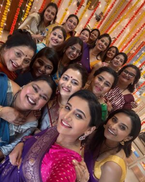 Monika Dabade Instagram - Monika .., Chinmay …., Ani POOKIE 🎀✨
Khuppppp khupppppp prem ❤️
My heart is full of love and joy… love you guys 😘