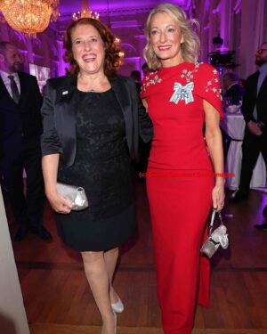 Monika Gruber Instagram - Gestern Neujahrsempfang beim Ministerpräsidenten in der Münchner Residenz: Na, wenn des koa Glück fürs Neie Johr bringt … 
Bilder: Gisela Schober/Getty Images