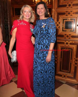 Monika Gruber Instagram - Gestern Neujahrsempfang beim Ministerpräsidenten in der Münchner Residenz: Na, wenn des koa Glück fürs Neie Johr bringt … 
Bilder: Gisela Schober/Getty Images