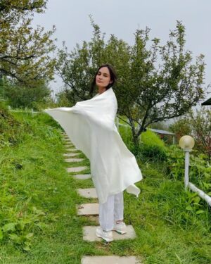 Monika Panwar Instagram - जैसी हो वैसी ही आ जाओ🌼