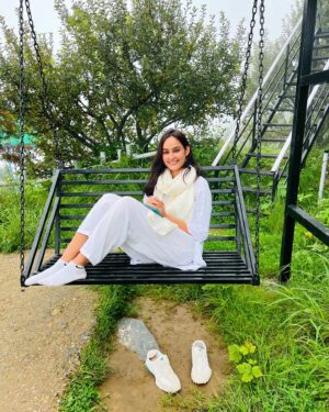 Monika Panwar Instagram - जैसी हो वैसी ही आ जाओ🌼
