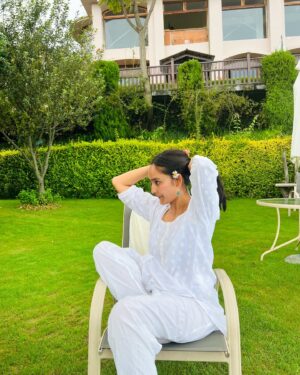 Monika Panwar Instagram - भला हुआ मोरी गगरी फूटी
मैं पनिया भरन से छूटी!
