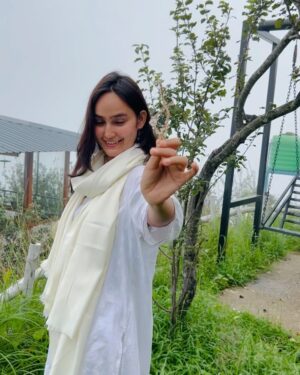 Monika Panwar Instagram - भला हुआ मोरी गगरी फूटी
मैं पनिया भरन से छूटी!
