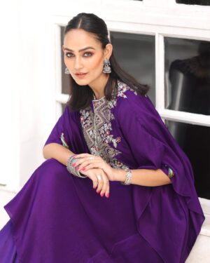 Monika Panwar Instagram - Usne bola ready hoke aao,Choona lagane jana hai😉

#choona now streaming on @netflix_in 
#choonaonnetflix 

Outfit: @prishostore
Jewellery: @pinklanebyrashi @sangeetaboochra @aquqmarine_jewellery
Juttis- @themissdesignercollection
Styled by: @sukritigrover
Styling Team: @vanigupta.23 @jivikasetpal
Makeup & Hair by @kahkashaaaan
📸- @deepak_guptap_photography