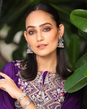 Monika Panwar Instagram - Usne bola ready hoke aao,Choona lagane jana hai😉

#choona now streaming on @netflix_in 
#choonaonnetflix 

Outfit: @prishostore
Jewellery: @pinklanebyrashi @sangeetaboochra @aquqmarine_jewellery
Juttis- @themissdesignercollection
Styled by: @sukritigrover
Styling Team: @vanigupta.23 @jivikasetpal
Makeup & Hair by @kahkashaaaan
📸- @deepak_guptap_photography
