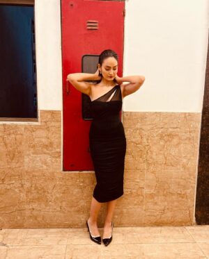 Monika Panwar Instagram - Premiere nights are special especially when your family is around!🥰
#Dukaan in cinemas now
Book your tickets!

Outfit @boohoo
Jewelry @womencode.in
Footwear @oceedeeshoes
Styled by @jinalpnagda
Hair & Makeup by @kahkashaaaan