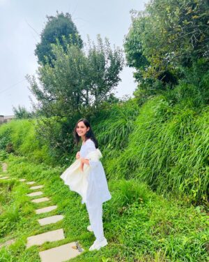 Monika Panwar Instagram - जैसी हो वैसी ही आ जाओ🌼