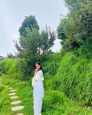 Monika Panwar Instagram - जैसी हो वैसी ही आ जाओ🌼