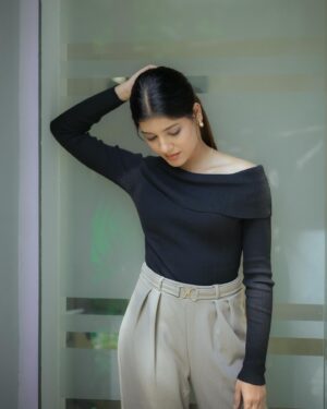 Monisha Blessy Instagram - 🎞️🩶

Shot by : @sathyaphotography3 
Mua : @makeup_by_kez 🤍
Hairdo : @banuhairstylist ✨
Styling: @preciba_jenifer 🫶🏻