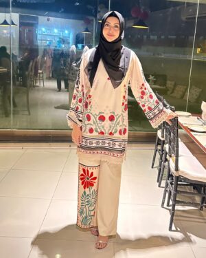 Moomal Khalid Instagram - 🌺 ✨