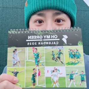 Moon Geun-young Instagram - ⠀⠀⠀⠀⠀⠀⠀⠀⠀⠀⠀⠀⠀⠀⠀⠀ 
올해도 어김없이 보내주신 달력💚
매번 감사합니다 :)

#오늘경기는무조건승리뿐💪🏻
#oh_my_green_  #💚
#Day3362💋